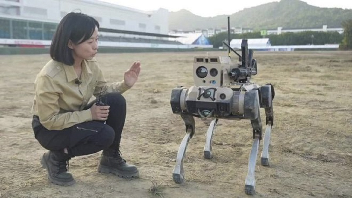 El juguete de moda del ejército chino estas Navidades: ‘lobos robots’ con fusiles de asalto