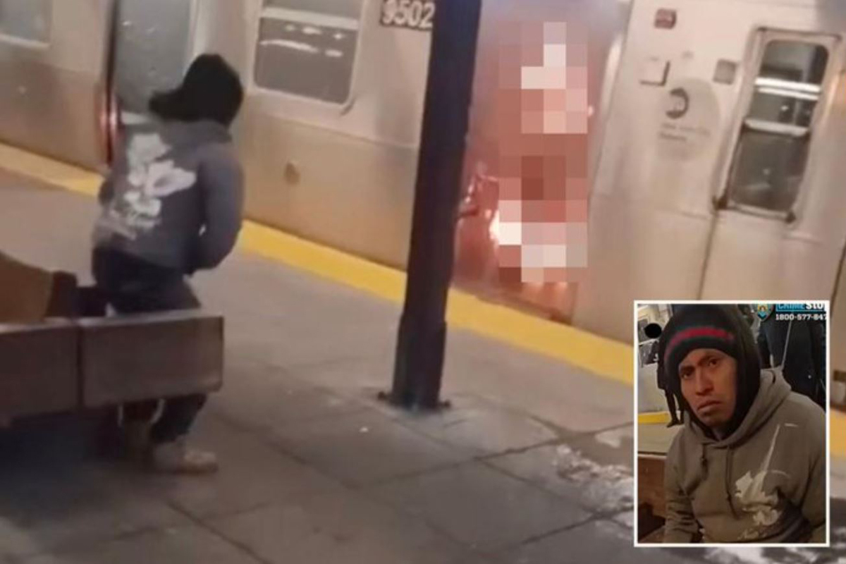 Muere una mujer quemada viva en el metro de Nueva York tras prenderle fuego un hombre a su ropa con un mechero